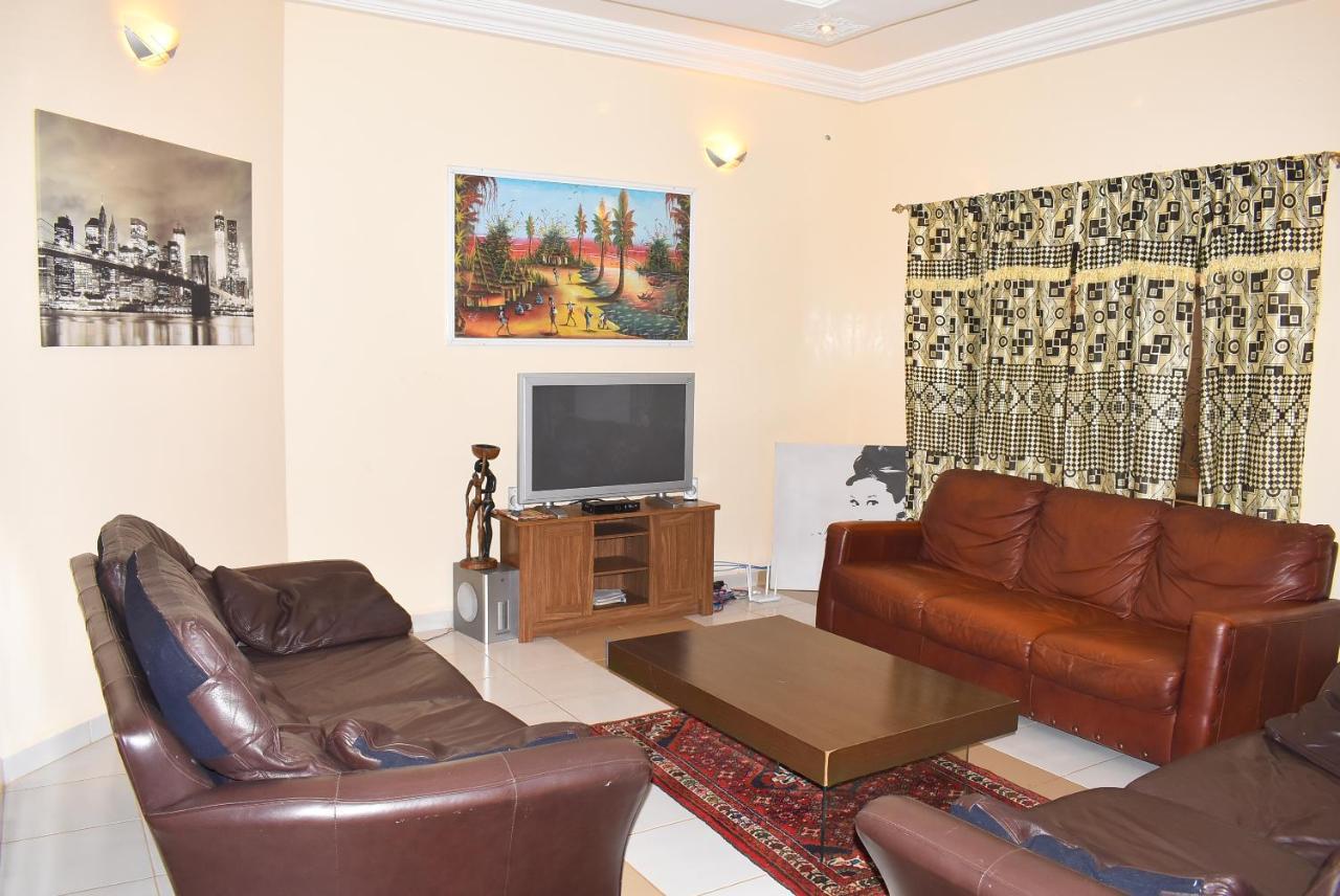 London Innn Gambia Brufut Екстериор снимка
